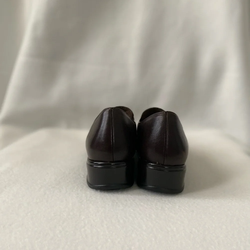 Munro American Proper Size Proper Fit Size 9 Brown Leather Slip On Walking Shoes